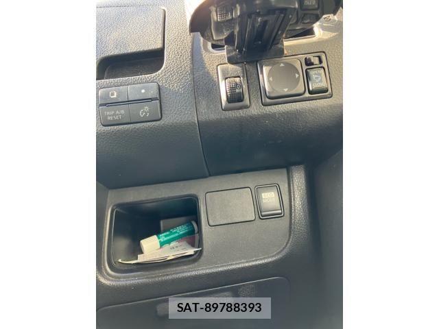 Nissan SERENA 2012-04 7359763-16