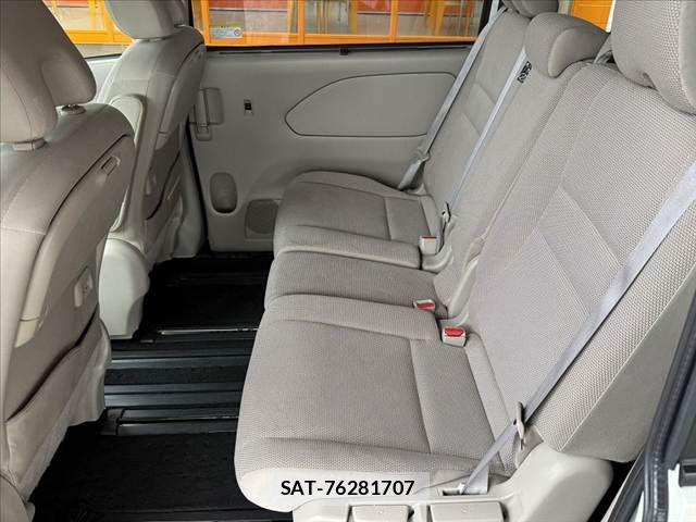 Nissan SERENA 2017-10 7359756-18