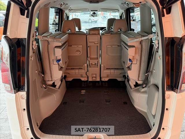 Nissan SERENA 2017-10 7359756-22