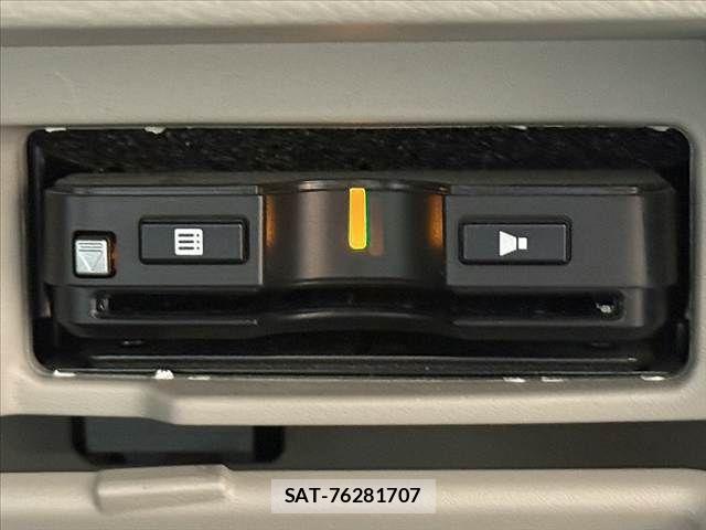 Nissan SERENA 2017-10 7359756-28