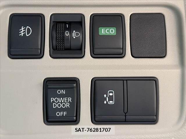Nissan SERENA 2017-10 7359756-5