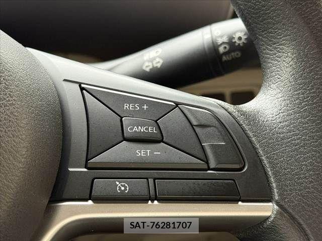 Nissan SERENA 2017-10 7359756-6