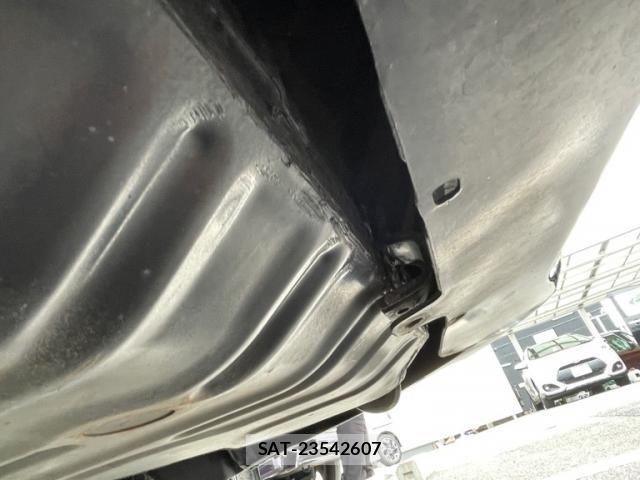 Nissan SERENA 2012-02 7457601-9