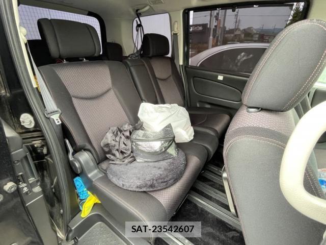 Nissan SERENA 2012-02 7457601-10
