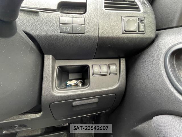 Nissan SERENA 2012-02 7457601-13