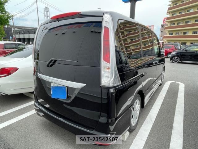 Nissan SERENA 2012-02 7457601-3