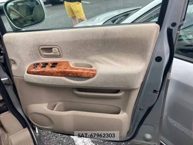 Nissan SERENA 2002-09 7457596-13