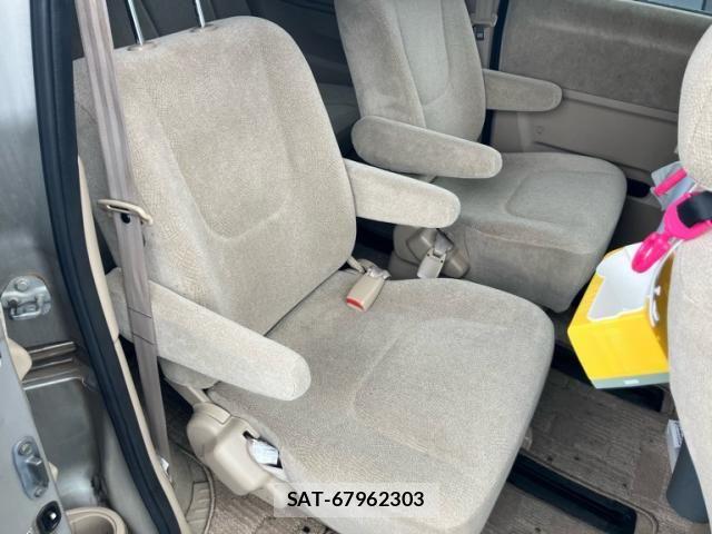 Nissan SERENA 2002-09 7457596-15