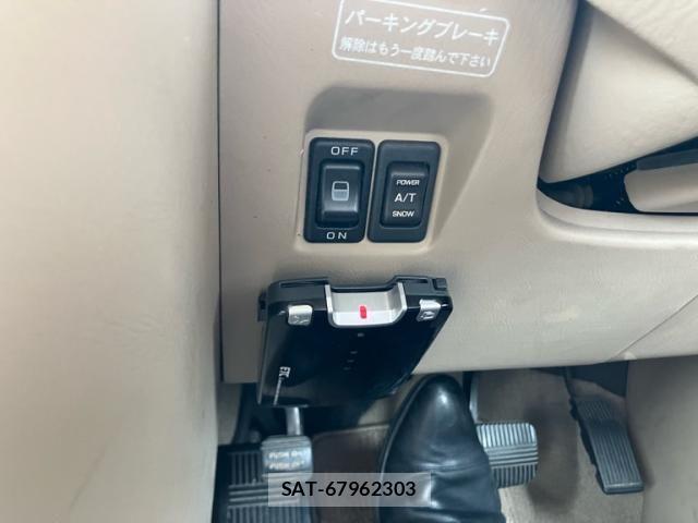 Nissan SERENA 2002-09 7457596-19