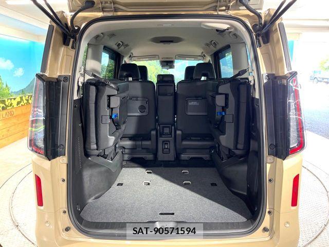Nissan SERENA 2023-10 7502716-10