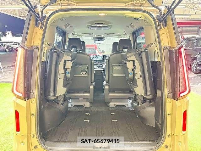 Nissan SERENA 2023-08 7502714-19
