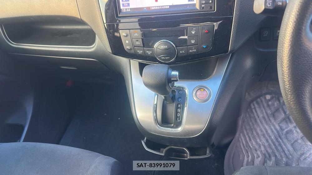 Nissan SERENA 2015 6778933-17