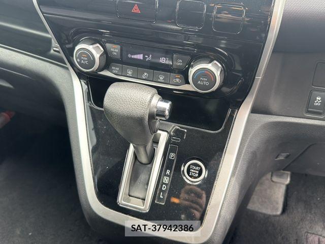 Nissan SERENA 2017-07 7619856-12
