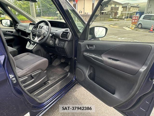 Nissan SERENA 2017-07 7619856-28