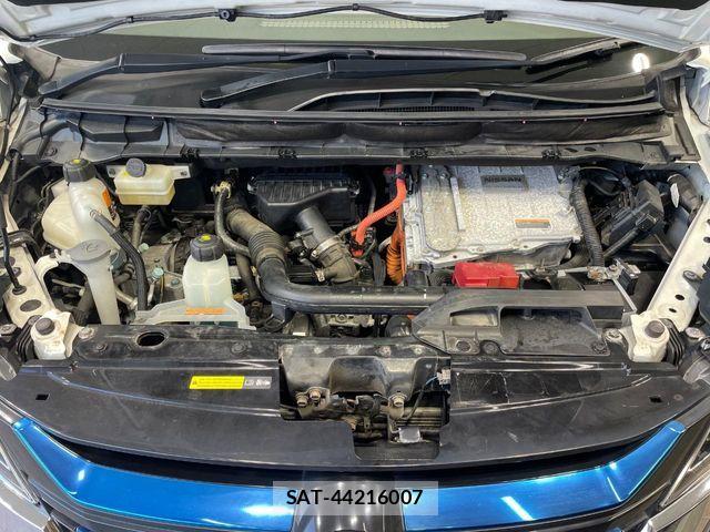 Nissan SERENA 2018-10 7619815-18