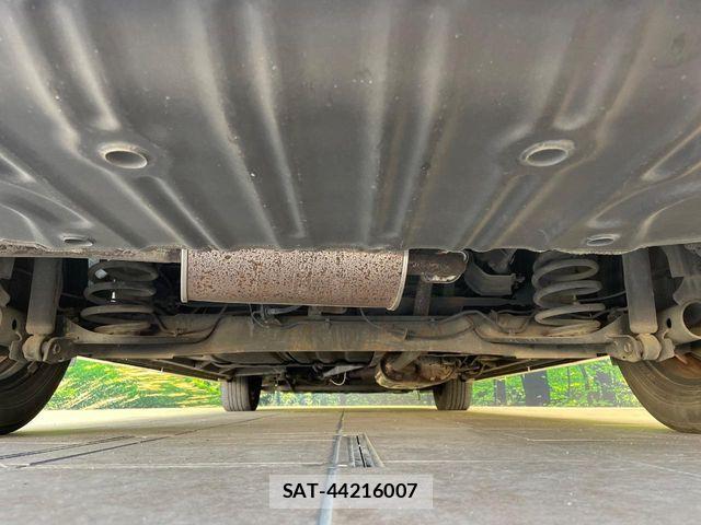 Nissan SERENA 2018-10 7619815-19