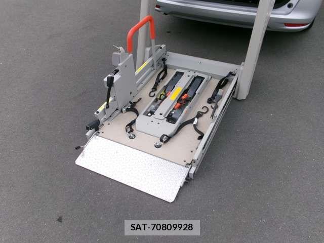 Nissan SERENA 2015-03 7728365-3