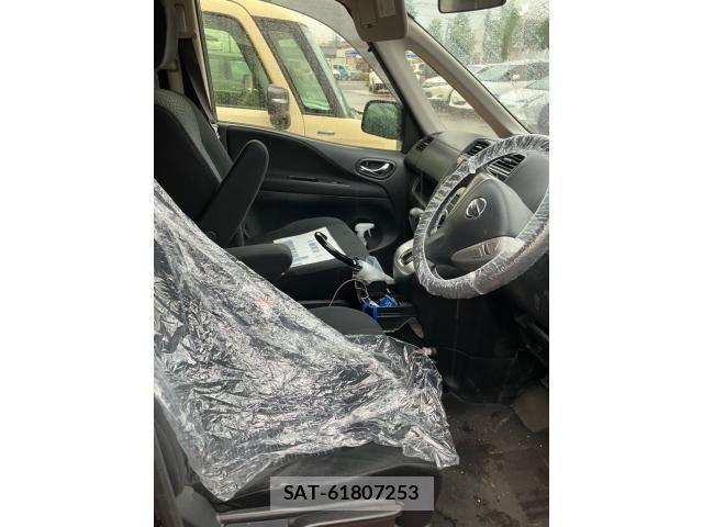 Nissan SERENA 2012-08 7728396-11