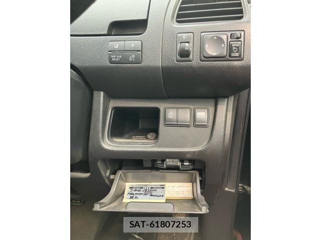 Nissan SERENA 2012-08 7728396-7