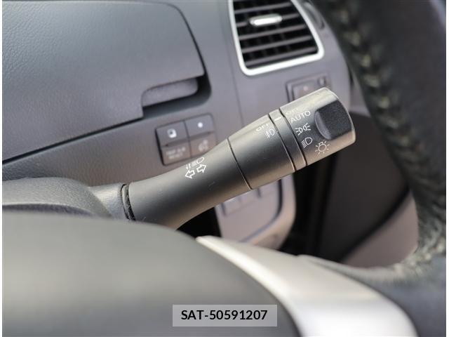 Nissan SERENA 2011-05 7728368-16