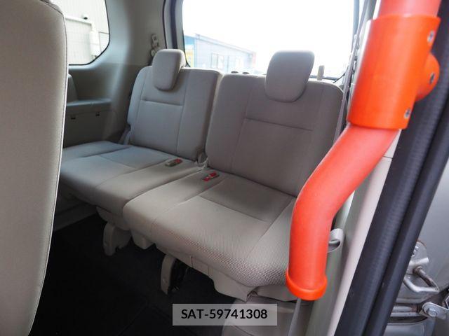 Nissan SERENA 2017-11 7788930-15