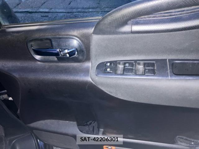 Nissan SERENA 2010-04 7879338-11