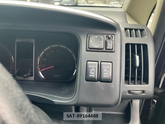 Nissan SERENA 2009-12 7879331-14