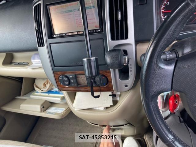 Nissan SERENA 2009-07 7963682-19
