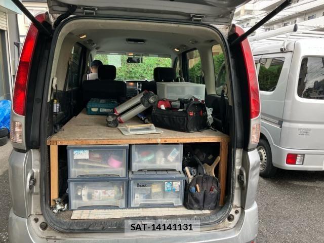 Nissan SERENA 2009-07 7963681-12