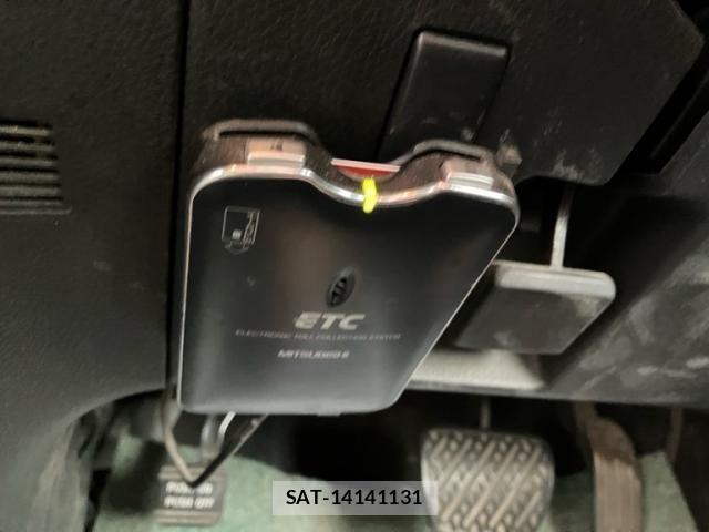 Nissan SERENA 2009-07 7963681-26