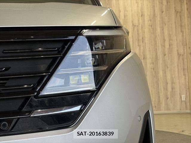 Nissan SERENA 2023-06 7963675-21