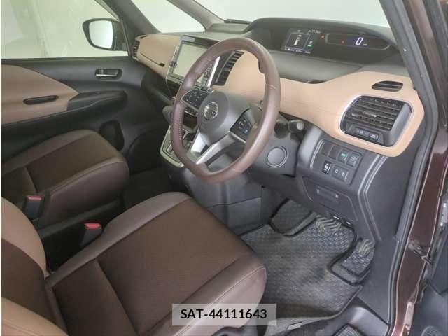 Nissan SERENA 2017-08 7980946-23