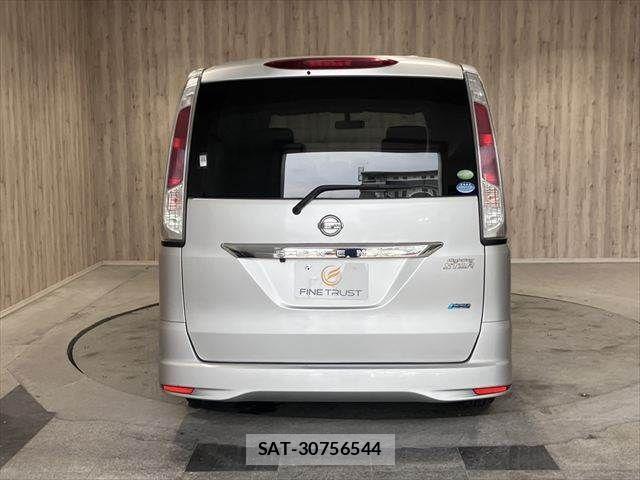 Nissan SERENA 2011-08 7980945-20
