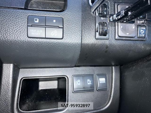 Nissan SERENA 2011-09 7980948-7