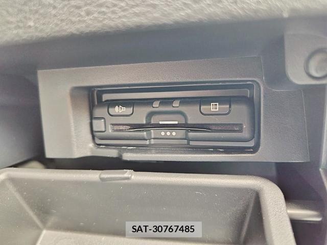 Nissan SERENA 2019-12 8038112-21