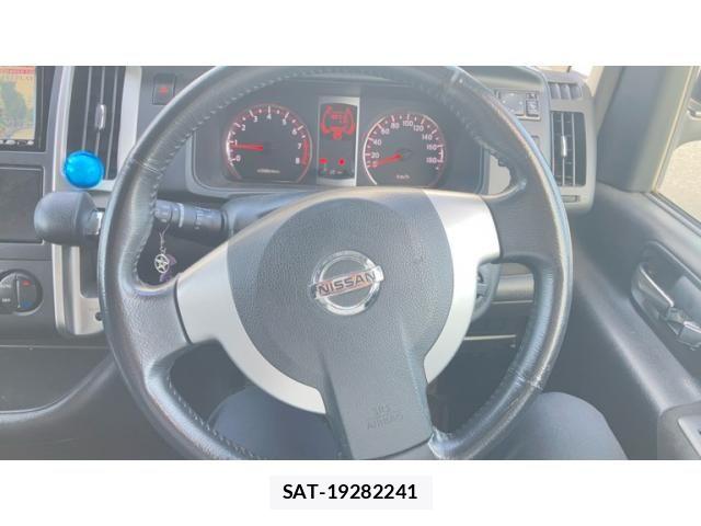 Nissan SERENA 2009-06 8038133-13