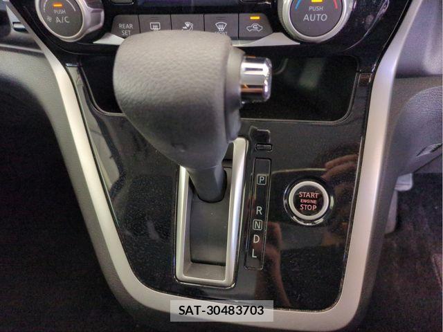 Nissan SERENA 2017-12 8038128-11