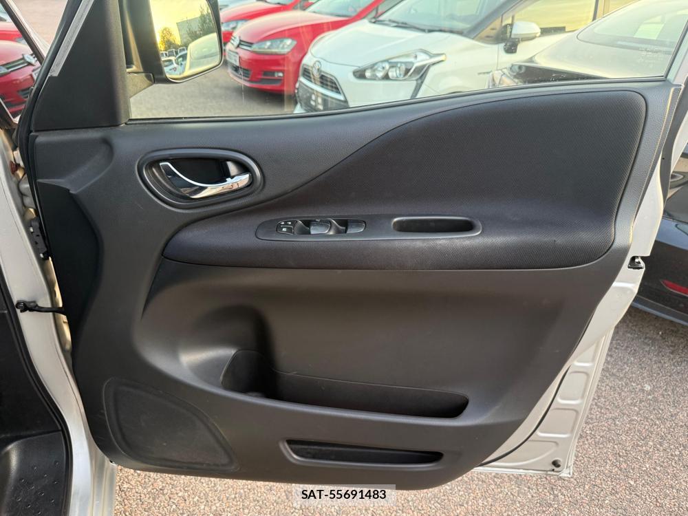 Nissan SERENA 2013-11 1404405-28
