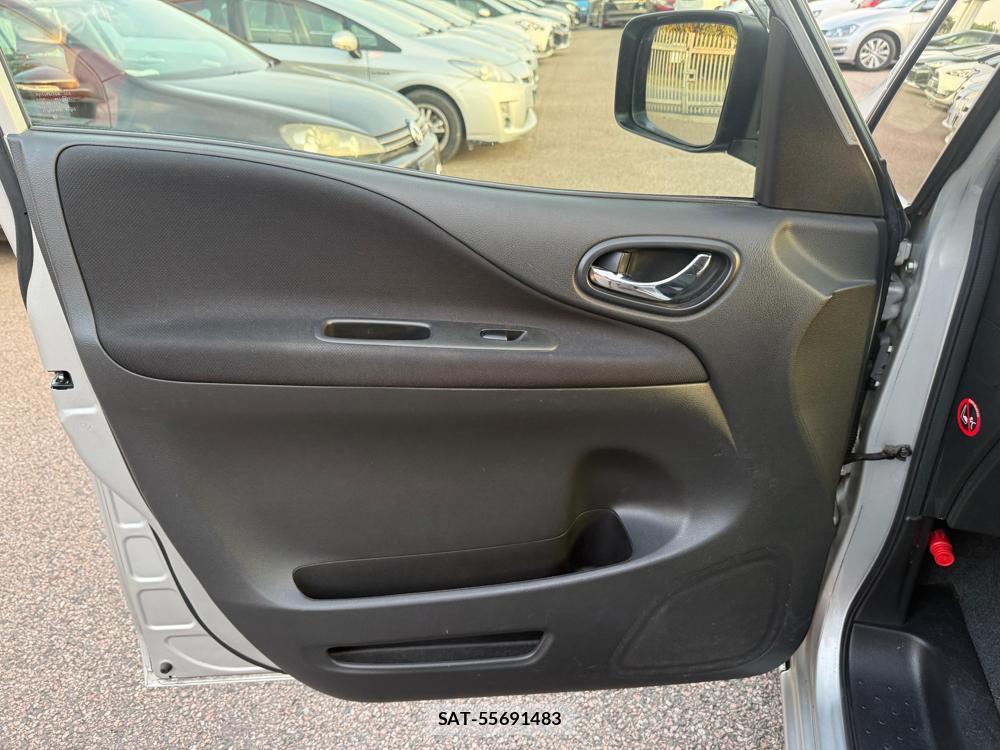 Nissan SERENA 2013-11 1404405-29