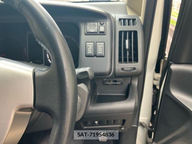 Nissan SERENA 2009-05 8075504-18