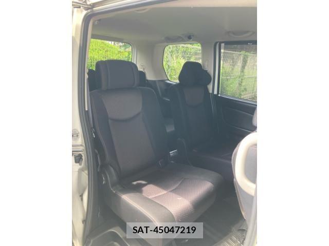 Nissan SERENA 2012-04 8101806-11