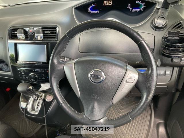 Nissan SERENA 2012-04 8101806-14