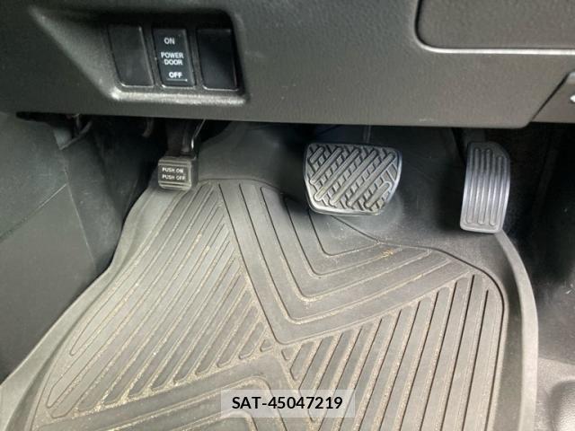 Nissan SERENA 2012-04 8101806-16