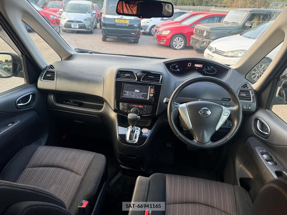 Nissan SERENA 2014-04 1287991-13