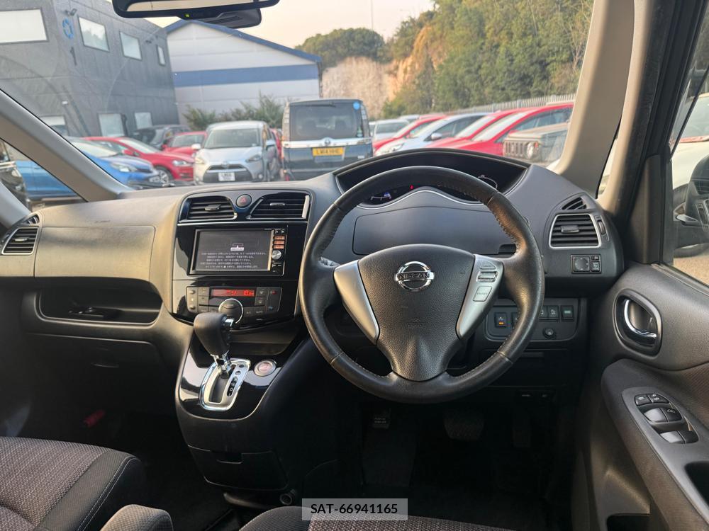 Nissan SERENA 2014-04 1287991-15