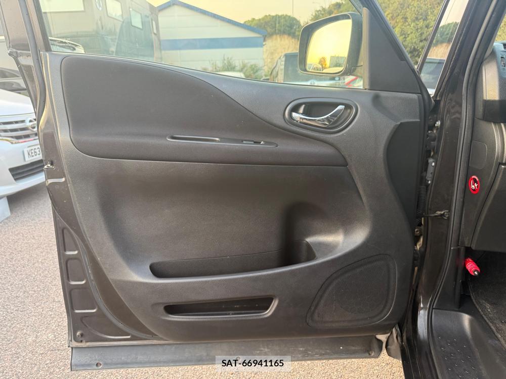 Nissan SERENA 2014-04 1287991-28