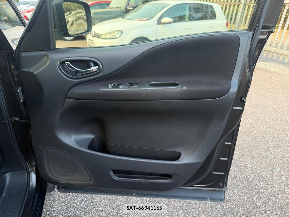 Nissan SERENA 2014-04 1287991-29