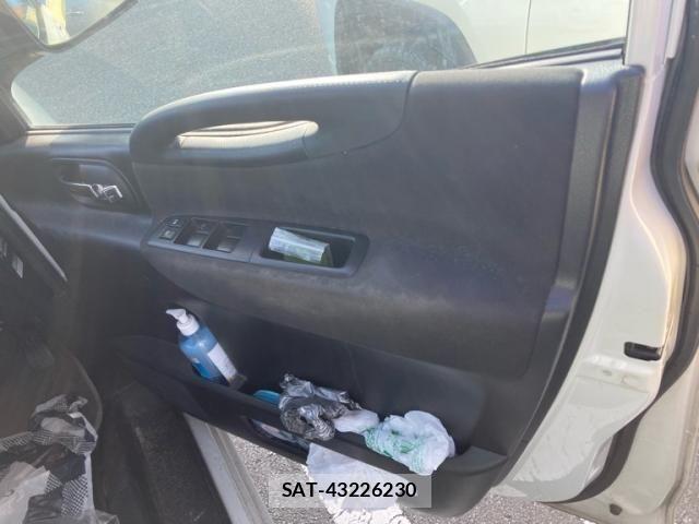 Nissan SERENA 2010-02 8132278-10