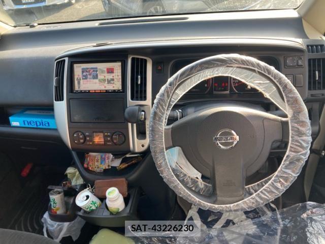 Nissan SERENA 2010-02 8132278-13