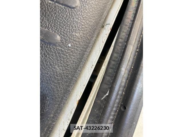 Nissan SERENA 2010-02 8132278-21